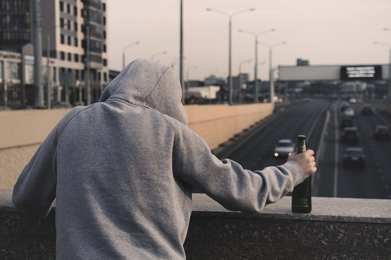 服用後のアルコール大量摂取が引き起こす2つの影響
