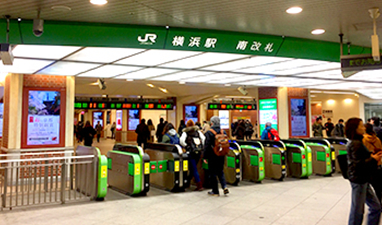JR線・東急東横線南改札から横浜院へのアクセス1