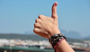 2_hands-2227857_1920